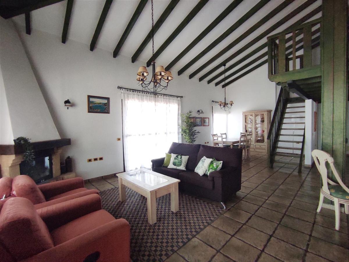Cercado Del Medio, Chalet Con Piscina Privada 阿德耶 外观 照片