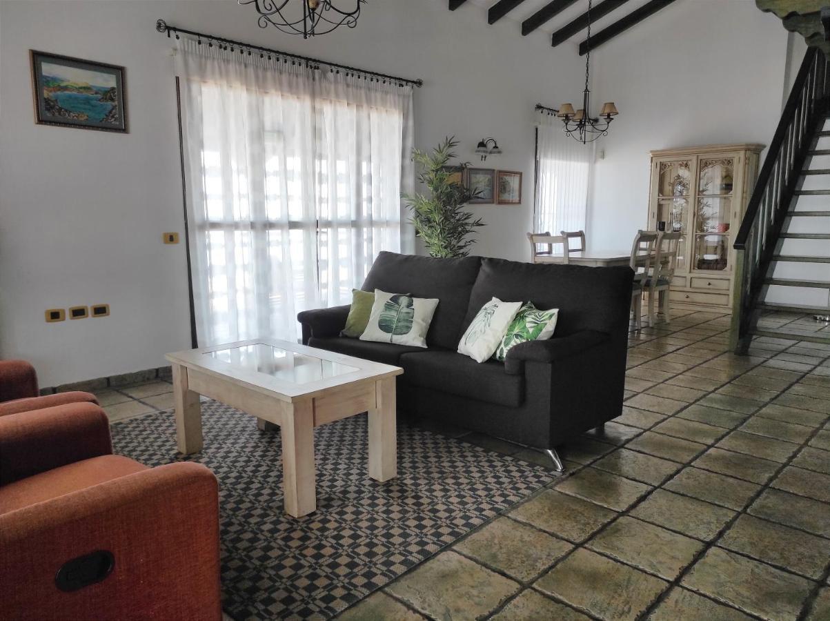 Cercado Del Medio, Chalet Con Piscina Privada 阿德耶 外观 照片