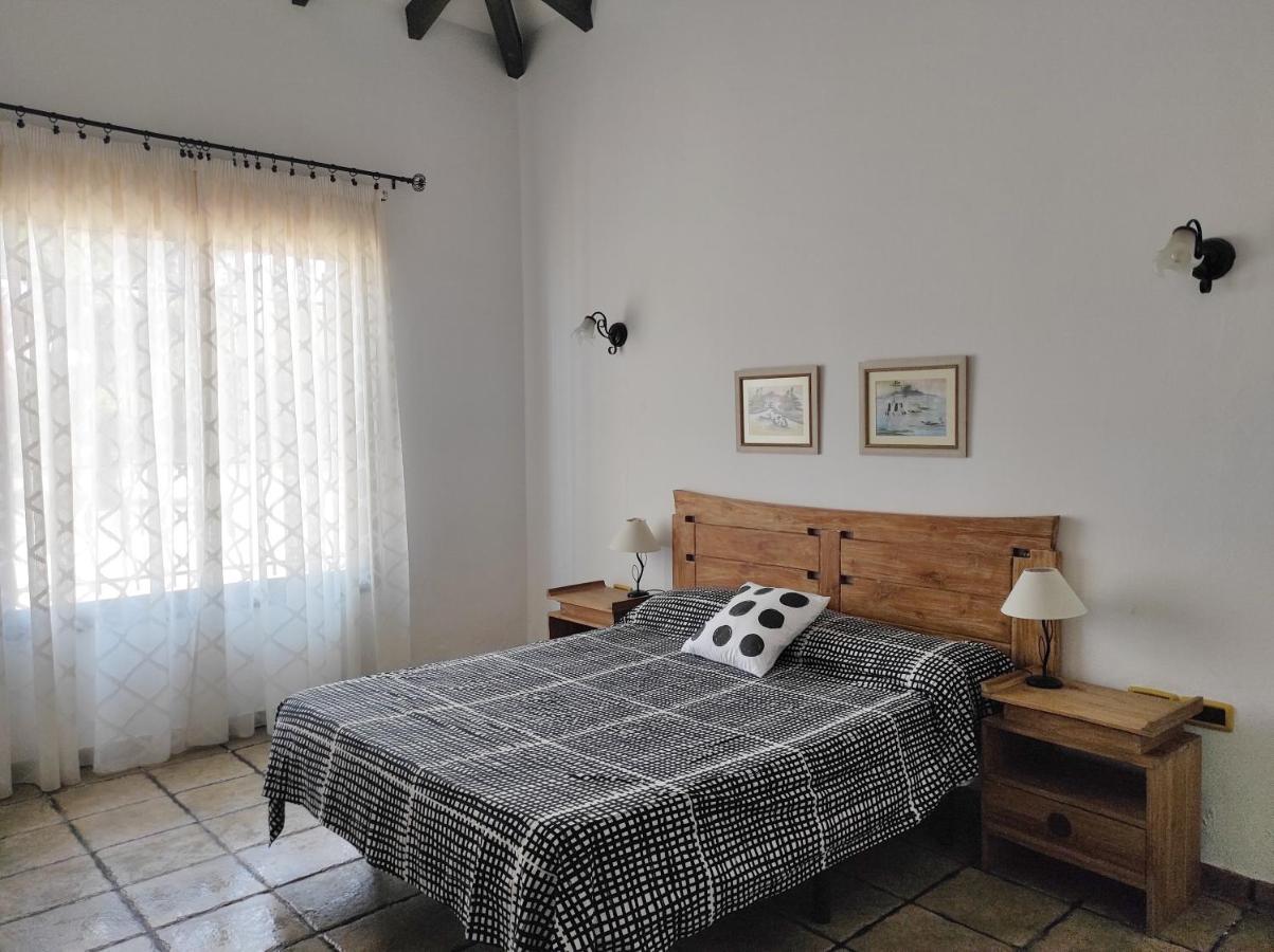 Cercado Del Medio, Chalet Con Piscina Privada 阿德耶 外观 照片